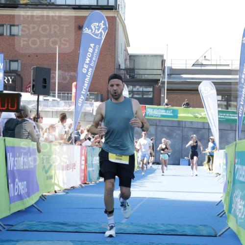 09.08.2026 - GEWOBA Citytriathlon Bremen Yannick Fuchs http://msf.ph/oto/9933622 09.08.2026 11:28:04 Ziel 209, 352, 369 meine-sportfotos.de