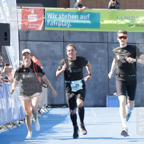 09.08.2026 - GEWOBA Citytriathlon Bremen Yannick Fuchs http://msf.ph/oto/9933640 09.08.2026 11:28:15 Ziel 29 meine-sportfotos.de