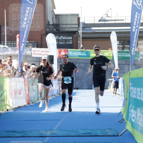09.08.2026 - GEWOBA Citytriathlon Bremen Yannick Fuchs http://msf.ph/oto/9933645 09.08.2026 11:28:16 Ziel 29 meine-sportfotos.de