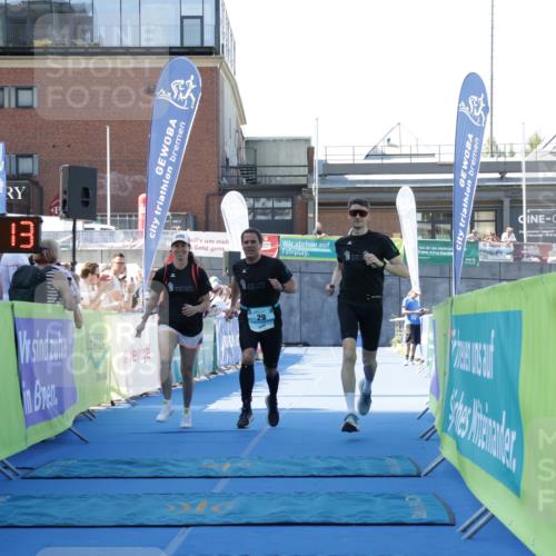 09.08.2026 - GEWOBA Citytriathlon Bremen Yannick Fuchs http://msf.ph/oto/9933647 09.08.2026 11:28:17 Ziel 29 meine-sportfotos.de