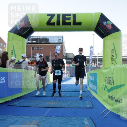 09.08.2026 - GEWOBA Citytriathlon Bremen Yannick Fuchs http://msf.ph/oto/9933653 09.08.2026 11:28:18 Ziel 29 meine-sportfotos.de
