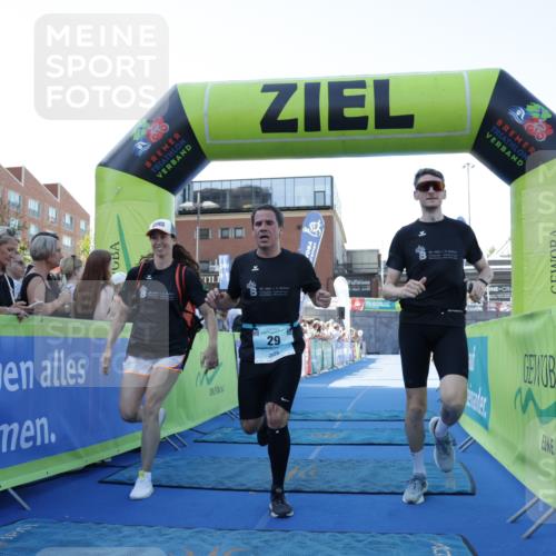09.08.2026 - GEWOBA Citytriathlon Bremen Yannick Fuchs http://msf.ph/oto/9933654 09.08.2026 11:28:19 Ziel 29 meine-sportfotos.de