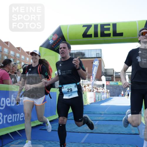 09.08.2026 - GEWOBA Citytriathlon Bremen Yannick Fuchs http://msf.ph/oto/9933656 09.08.2026 11:28:19 Ziel 29 meine-sportfotos.de