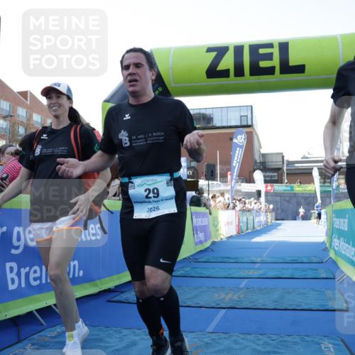 09.08.2026 - GEWOBA Citytriathlon Bremen Yannick Fuchs http://msf.ph/oto/9933657 09.08.2026 11:28:19 Ziel 29 meine-sportfotos.de