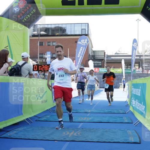 09.08.2026 - GEWOBA Citytriathlon Bremen Yannick Fuchs http://msf.ph/oto/9933667 09.08.2026 11:28:30 Ziel 147, 233 meine-sportfotos.de