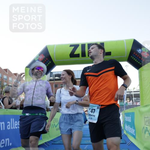09.08.2026 - GEWOBA Citytriathlon Bremen Yannick Fuchs http://msf.ph/oto/9933673 09.08.2026 11:28:33 Ziel 147, 233 meine-sportfotos.de