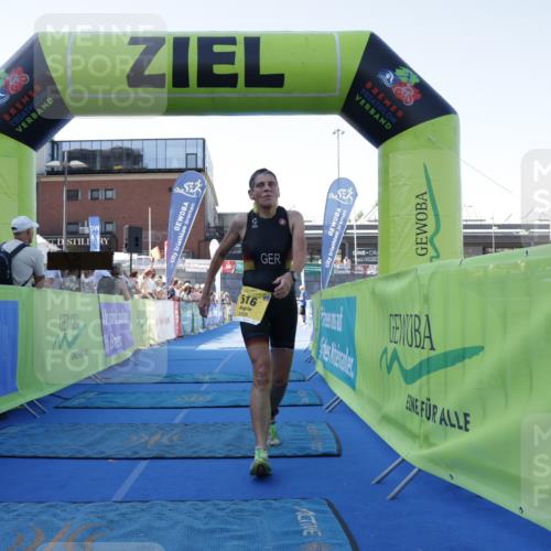 09.08.2026 - GEWOBA Citytriathlon Bremen Yannick Fuchs http://msf.ph/oto/9933706 09.08.2026 11:28:59 Ziel 516 meine-sportfotos.de