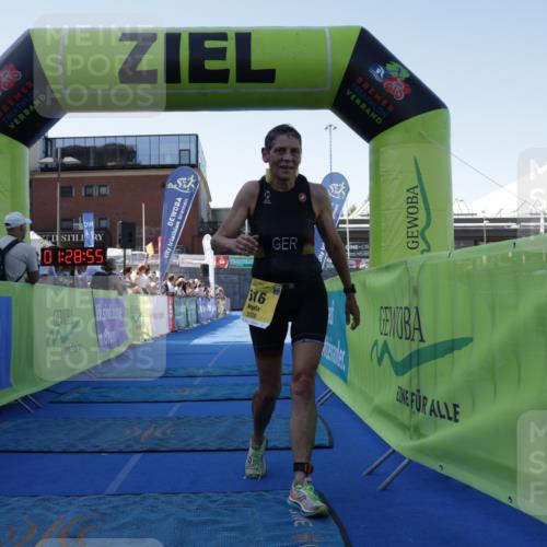 09.08.2026 - GEWOBA Citytriathlon Bremen Yannick Fuchs http://msf.ph/oto/9933708 09.08.2026 11:28:59 Ziel 516 meine-sportfotos.de