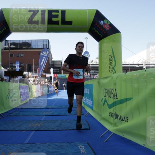 09.08.2026 - GEWOBA Citytriathlon Bremen Yannick Fuchs http://msf.ph/oto/9933715 09.08.2026 11:29:16 Ziel 13, 400 meine-sportfotos.de