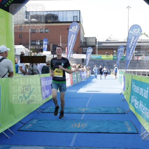 09.08.2026 - GEWOBA Citytriathlon Bremen Yannick Fuchs http://msf.ph/oto/9933849 09.08.2026 11:30:21 Ziel 151, 522 meine-sportfotos.de