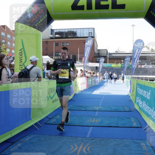 09.08.2026 - GEWOBA Citytriathlon Bremen Yannick Fuchs http://msf.ph/oto/9933850 09.08.2026 11:30:22 Ziel 151, 522 meine-sportfotos.de