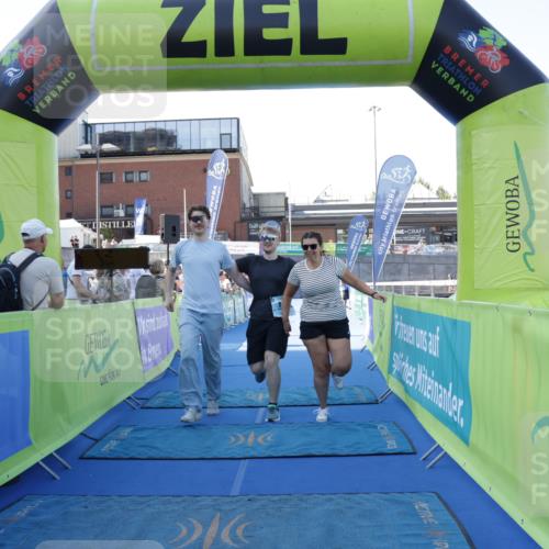 09.08.2026 - GEWOBA Citytriathlon Bremen Yannick Fuchs http://msf.ph/oto/9933860 09.08.2026 11:30:27 Ziel 151 meine-sportfotos.de