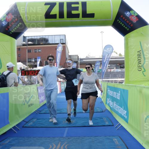 09.08.2026 - GEWOBA Citytriathlon Bremen Yannick Fuchs http://msf.ph/oto/9933862 09.08.2026 11:30:27 Ziel 151 meine-sportfotos.de