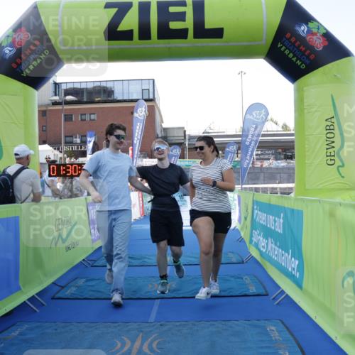 09.08.2026 - GEWOBA Citytriathlon Bremen Yannick Fuchs http://msf.ph/oto/9933863 09.08.2026 11:30:27 Ziel 151 meine-sportfotos.de