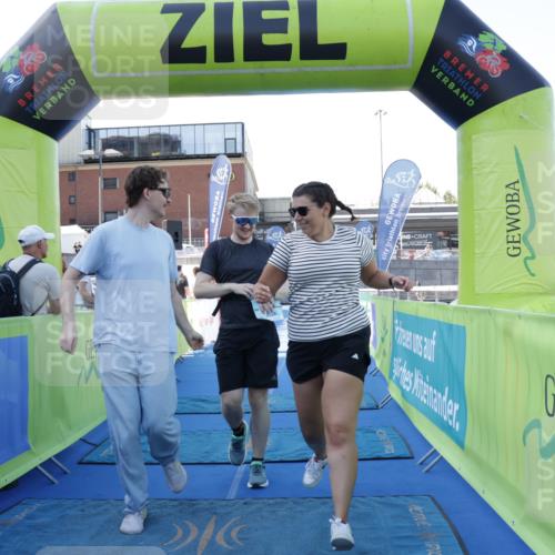 09.08.2026 - GEWOBA Citytriathlon Bremen Yannick Fuchs http://msf.ph/oto/9933866 09.08.2026 11:30:28 Ziel 151 meine-sportfotos.de