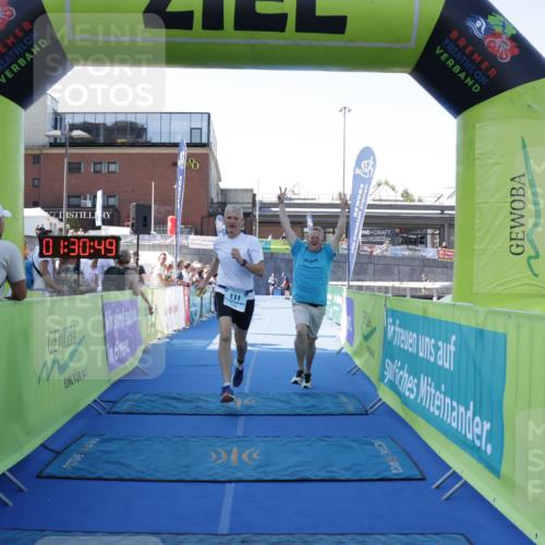 09.08.2026 - GEWOBA Citytriathlon Bremen Yannick Fuchs http://msf.ph/oto/9933884 09.08.2026 11:30:53 Ziel 111 meine-sportfotos.de