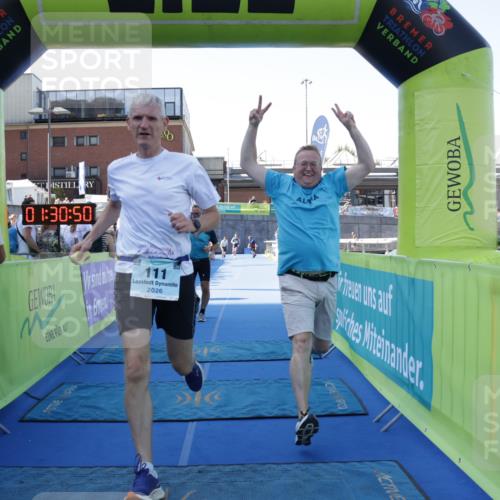 09.08.2026 - GEWOBA Citytriathlon Bremen Yannick Fuchs http://msf.ph/oto/9933889 09.08.2026 11:30:54 Ziel 111 meine-sportfotos.de