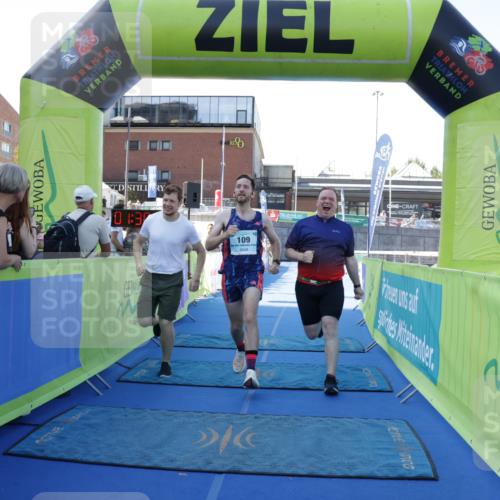 09.08.2026 - GEWOBA Citytriathlon Bremen Yannick Fuchs http://msf.ph/oto/9933900 09.08.2026 11:31:02 Ziel 109 meine-sportfotos.de