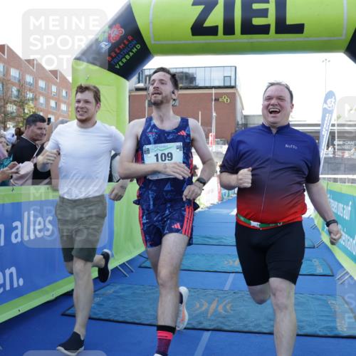 09.08.2026 - GEWOBA Citytriathlon Bremen Yannick Fuchs http://msf.ph/oto/9933904 09.08.2026 11:31:02 Ziel 109 meine-sportfotos.de