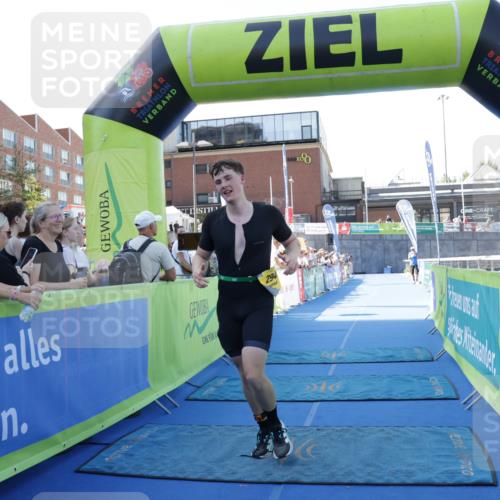 09.08.2026 - GEWOBA Citytriathlon Bremen Yannick Fuchs http://msf.ph/oto/9934008 09.08.2026 11:31:57 Ziel 294 meine-sportfotos.de