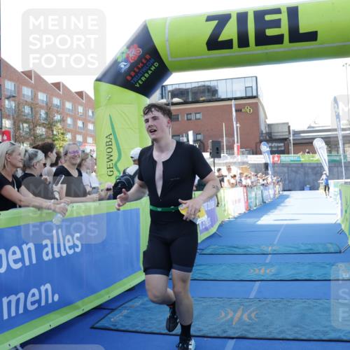 09.08.2026 - GEWOBA Citytriathlon Bremen Yannick Fuchs http://msf.ph/oto/9934010 09.08.2026 11:31:58 Ziel 294 meine-sportfotos.de