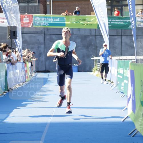 09.08.2026 - GEWOBA Citytriathlon Bremen Yannick Fuchs http://msf.ph/oto/9934018 09.08.2026 11:32:17 Ziel 350 meine-sportfotos.de