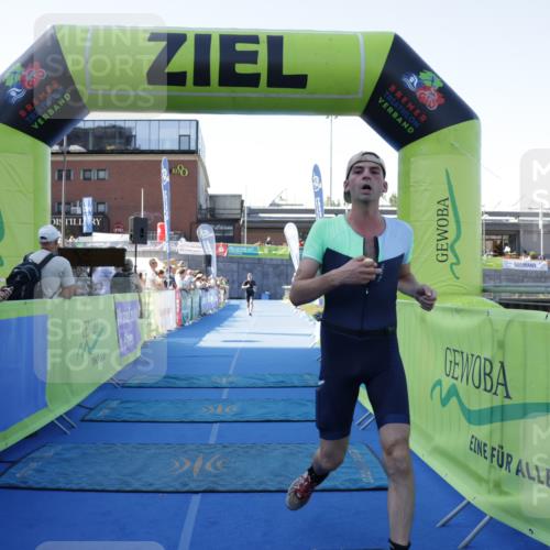 09.08.2026 - GEWOBA Citytriathlon Bremen Yannick Fuchs http://msf.ph/oto/9934023 09.08.2026 11:32:20 Ziel 350, 481 meine-sportfotos.de