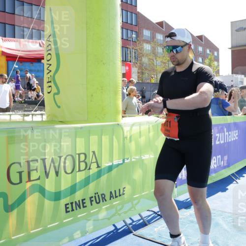 09.08.2026 - GEWOBA Citytriathlon Bremen Yannick Fuchs http://msf.ph/oto/9934212 09.08.2026 14:34:27 Ziel 611 meine-sportfotos.de