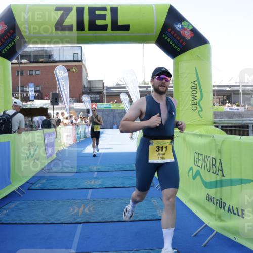 09.08.2026 - GEWOBA Citytriathlon Bremen Yannick Fuchs http://msf.ph/oto/9934214 09.08.2026 11:33:32 Ziel 311, 327 meine-sportfotos.de