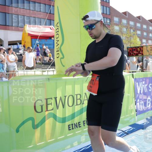09.08.2026 - GEWOBA Citytriathlon Bremen Yannick Fuchs http://msf.ph/oto/9934215 09.08.2026 14:34:27 Ziel 611 meine-sportfotos.de
