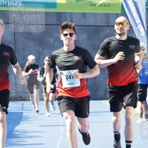 09.08.2026 - GEWOBA Citytriathlon Bremen Yannick Fuchs http://msf.ph/oto/9934258 09.08.2026 11:34:09 Ziel 247 meine-sportfotos.de