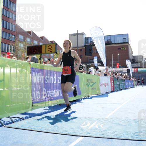 09.08.2026 - GEWOBA Citytriathlon Bremen Yannick Fuchs http://msf.ph/oto/9934260 09.08.2026 14:35:59 Ziel 923 meine-sportfotos.de