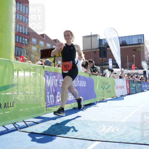 09.08.2026 - GEWOBA Citytriathlon Bremen Yannick Fuchs http://msf.ph/oto/9934262 09.08.2026 14:35:59 Ziel 923 meine-sportfotos.de