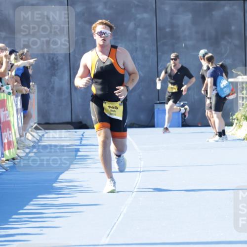 09.08.2026 - GEWOBA Citytriathlon Bremen Yannick Fuchs http://msf.ph/oto/9934354 09.08.2026 11:34:53 Ziel 289 meine-sportfotos.de