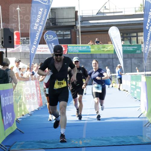 09.08.2026 - GEWOBA Citytriathlon Bremen Yannick Fuchs http://msf.ph/oto/9934380 09.08.2026 11:35:04 Ziel 195, 324 meine-sportfotos.de