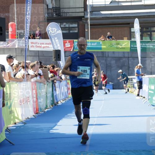 09.08.2026 - GEWOBA Citytriathlon Bremen Yannick Fuchs http://msf.ph/oto/9934482 09.08.2026 11:35:40 Ziel 185 meine-sportfotos.de