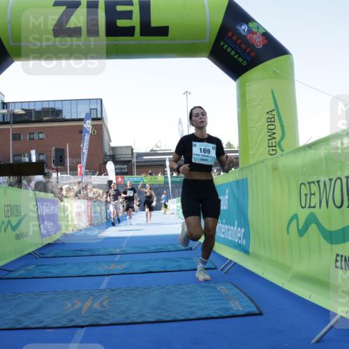 09.08.2026 - GEWOBA Citytriathlon Bremen Yannick Fuchs http://msf.ph/oto/9934648 09.08.2026 11:36:29 Ziel 139 meine-sportfotos.de