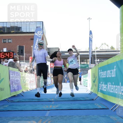 09.08.2026 - GEWOBA Citytriathlon Bremen Yannick Fuchs http://msf.ph/oto/9934729 09.08.2026 11:36:48 Ziel 223, 313 meine-sportfotos.de