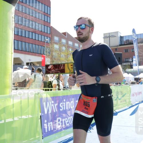 09.08.2026 - GEWOBA Citytriathlon Bremen Yannick Fuchs http://msf.ph/oto/9934933 09.08.2026 14:43:13 Ziel 625 meine-sportfotos.de