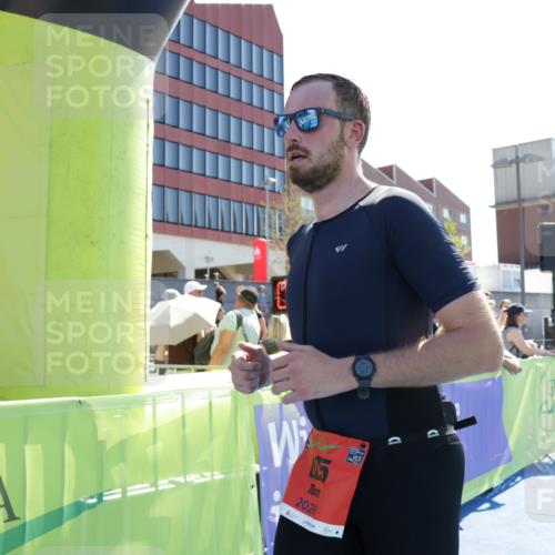 09.08.2026 - GEWOBA Citytriathlon Bremen Yannick Fuchs http://msf.ph/oto/9934934 09.08.2026 14:43:13 Ziel 625 meine-sportfotos.de