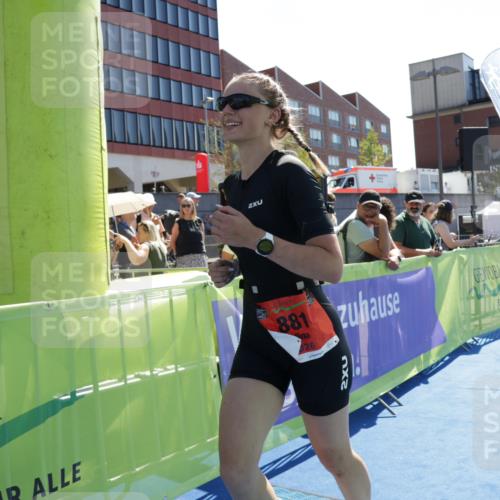 09.08.2026 - GEWOBA Citytriathlon Bremen Yannick Fuchs http://msf.ph/oto/9934968 09.08.2026 14:44:10 Ziel 881 meine-sportfotos.de
