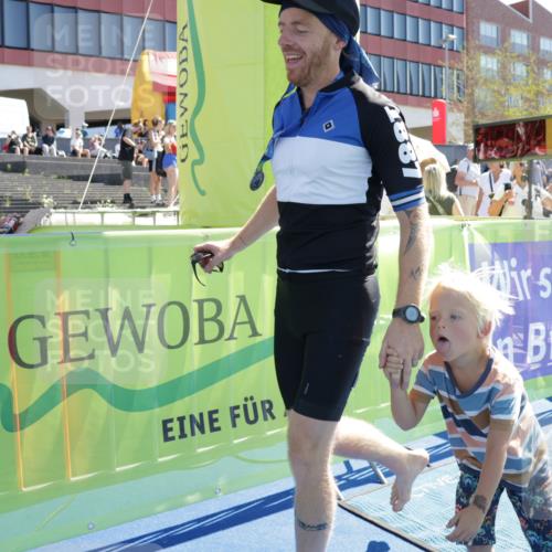 09.08.2026 - GEWOBA Citytriathlon Bremen Yannick Fuchs http://msf.ph/oto/9935018 09.08.2026 14:45:02 Ziel 1149 meine-sportfotos.de