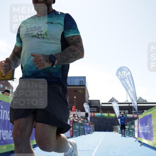 09.08.2026 - GEWOBA Citytriathlon Bremen Yannick Fuchs http://msf.ph/oto/9935051 09.08.2026 14:45:27 Ziel  meine-sportfotos.de