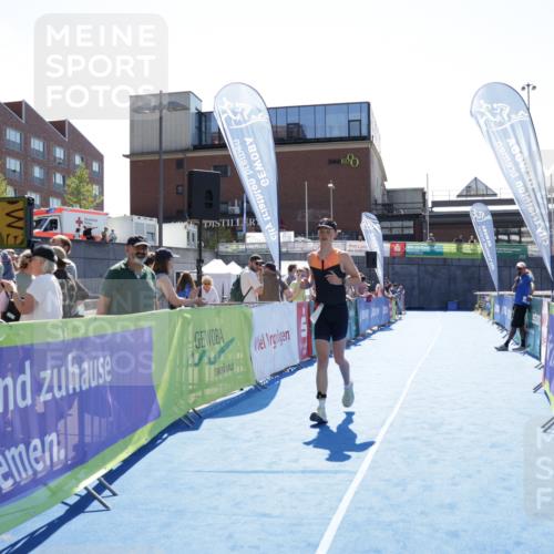 09.08.2026 - GEWOBA Citytriathlon Bremen Yannick Fuchs http://msf.ph/oto/9935102 09.08.2026 14:46:48 Ziel 605 meine-sportfotos.de