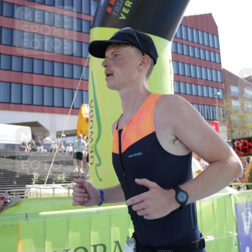 09.08.2026 - GEWOBA Citytriathlon Bremen Yannick Fuchs http://msf.ph/oto/9935120 09.08.2026 14:46:51 Ziel 605 meine-sportfotos.de