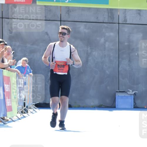 09.08.2026 - GEWOBA Citytriathlon Bremen Yannick Fuchs http://msf.ph/oto/9935122 09.08.2026 14:47:02 Ziel  meine-sportfotos.de