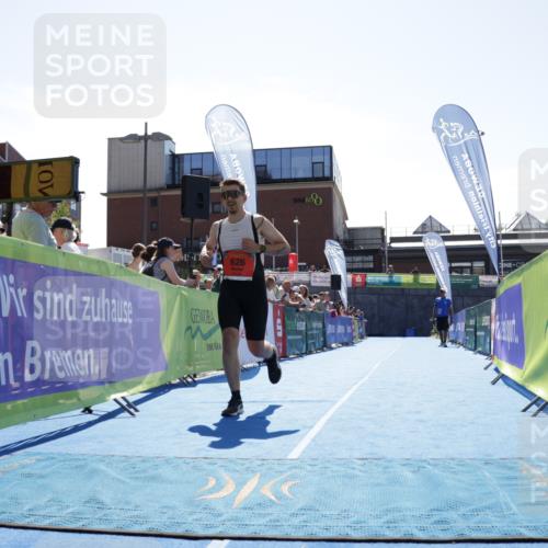 09.08.2026 - GEWOBA Citytriathlon Bremen Yannick Fuchs http://msf.ph/oto/9935136 09.08.2026 14:47:09 Ziel 626 meine-sportfotos.de