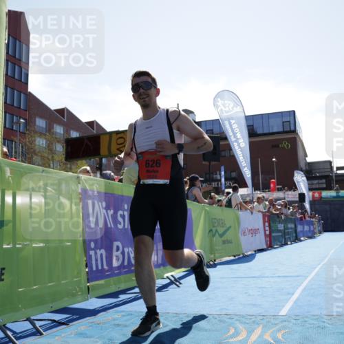 09.08.2026 - GEWOBA Citytriathlon Bremen Yannick Fuchs http://msf.ph/oto/9935143 09.08.2026 14:47:10 Ziel 626 meine-sportfotos.de