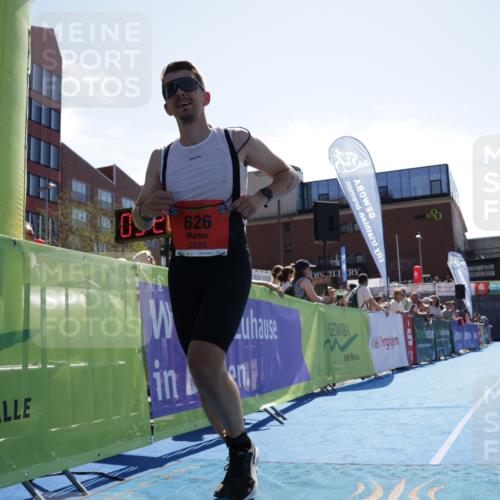 09.08.2026 - GEWOBA Citytriathlon Bremen Yannick Fuchs http://msf.ph/oto/9935145 09.08.2026 14:47:10 Ziel 626 meine-sportfotos.de