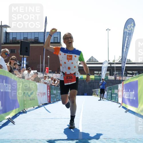 09.08.2026 - GEWOBA Citytriathlon Bremen Yannick Fuchs http://msf.ph/oto/9935270 09.08.2026 14:49:04 Ziel 731, 830 meine-sportfotos.de